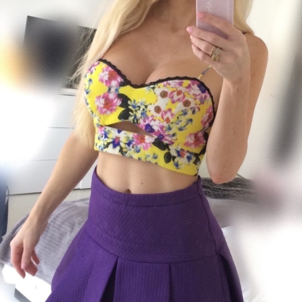 CUTE LOVERS + FRIENDS CROP TOP